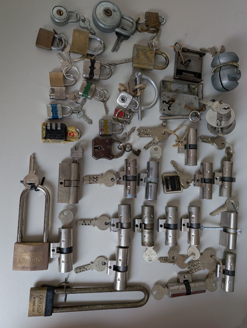 Lucchetti: Sammlung Schliesszylinder & Vorhängeschlösser – Usato da Derendingen venduto da AssaAbloy