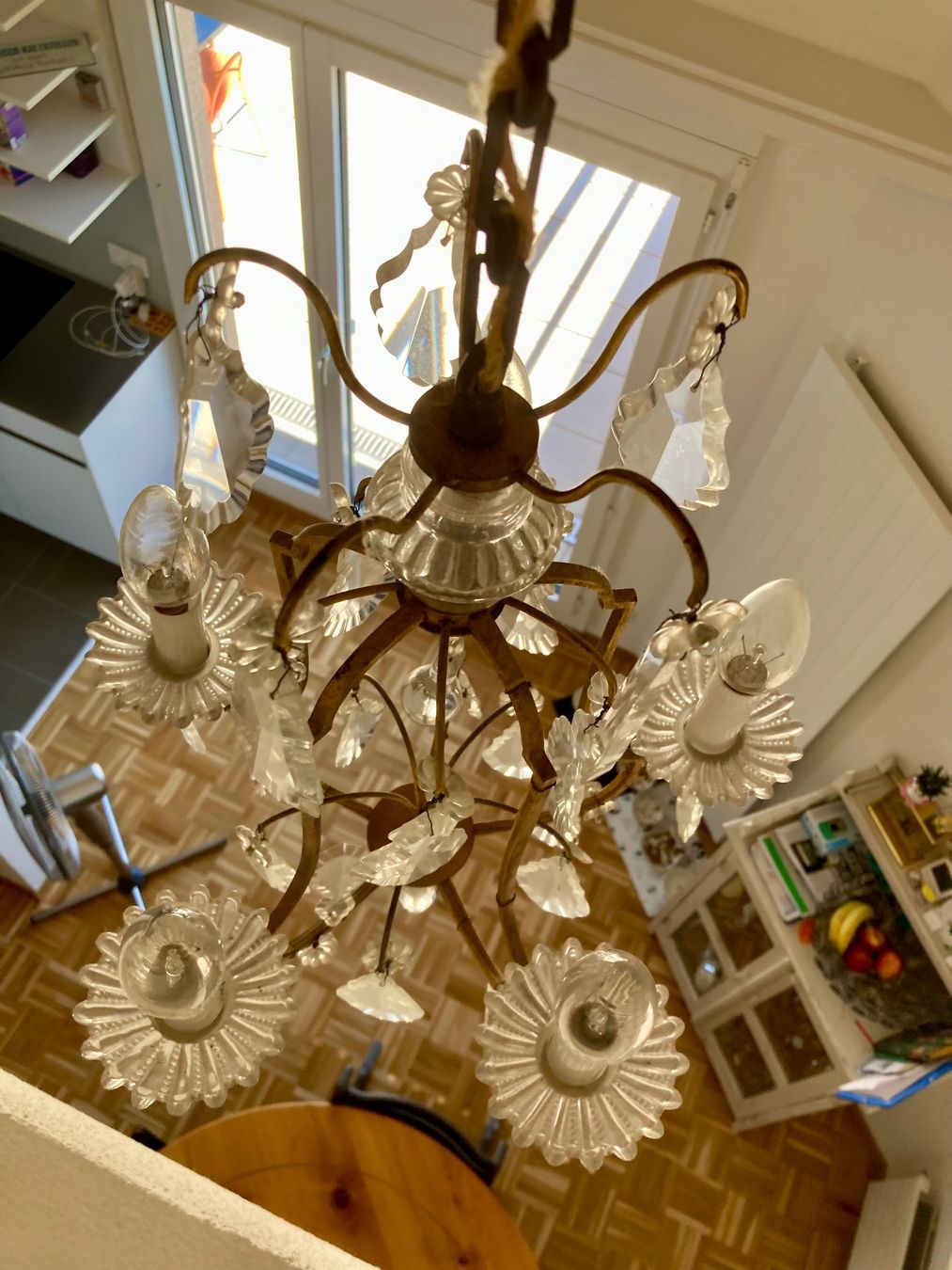 Kronleuchter & Deckenlampen: Kronleuchter mit Glasschmuck – Gebraucht aus Zürich von Himbaer 1