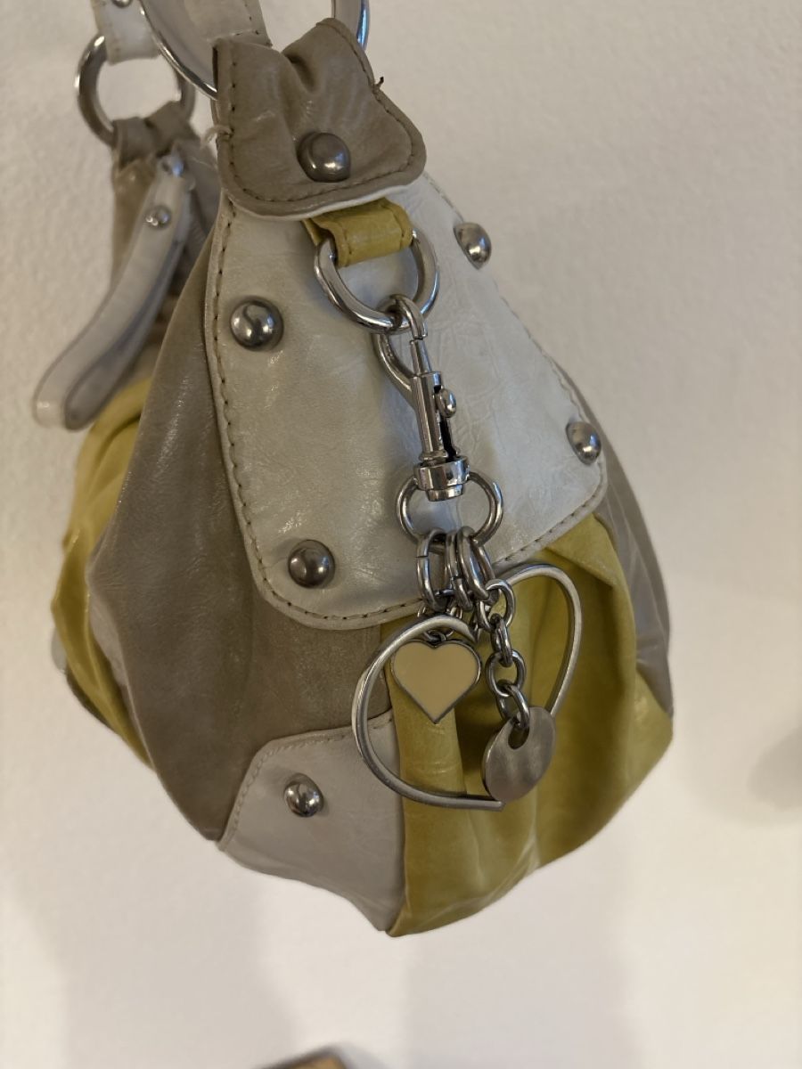 Guess Borse da donna: Guess Vintage Tasche Y2K – Usato da Bern venduto da LoveVintageY2K 3