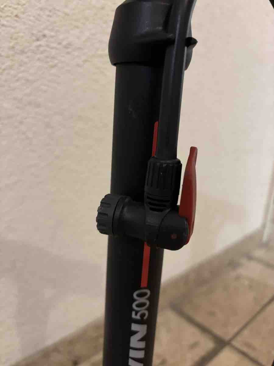 Decathlon Pompe: B'Twin Bicycle Pump, Standing Pump, Black, Used – Usato da Zürich venduto da Yvanski 1