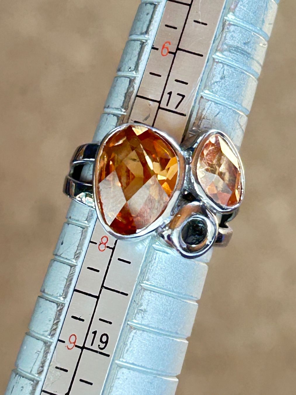 Anelli: Schicker Silberring mit Orangen-Steinen (Grösse 56) – Usato da Laufen venduto da belleskulptur 6