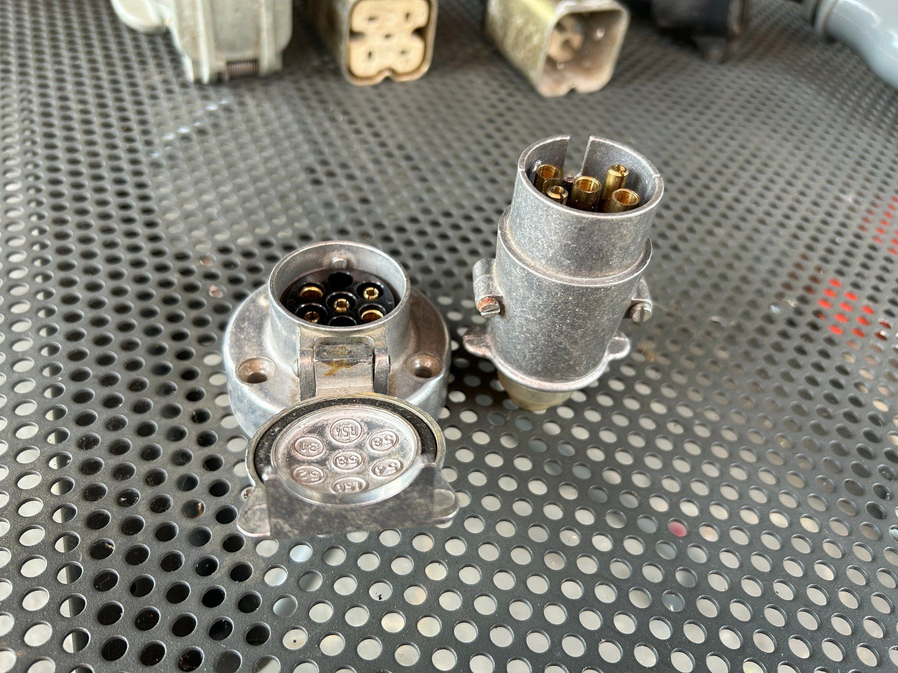 Stecker: Anhängerstecker ALT, 7-polig, ALU – Gebraucht aus hägendorf von hsh4614