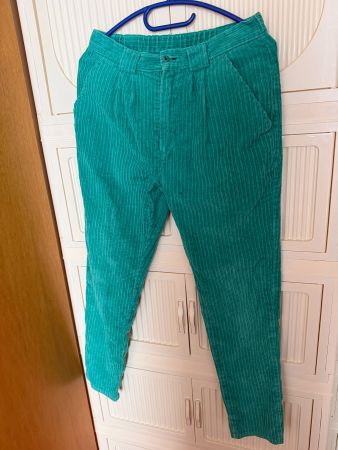 Cordhose grün guter Zustand | Bundweite 37 cm
