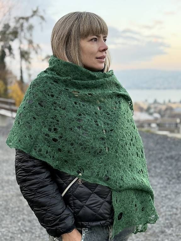 Foulards & écharpes: Grüner Mohairschal handgefertigt – D'occasion à Thalwil par han_2b8c 2