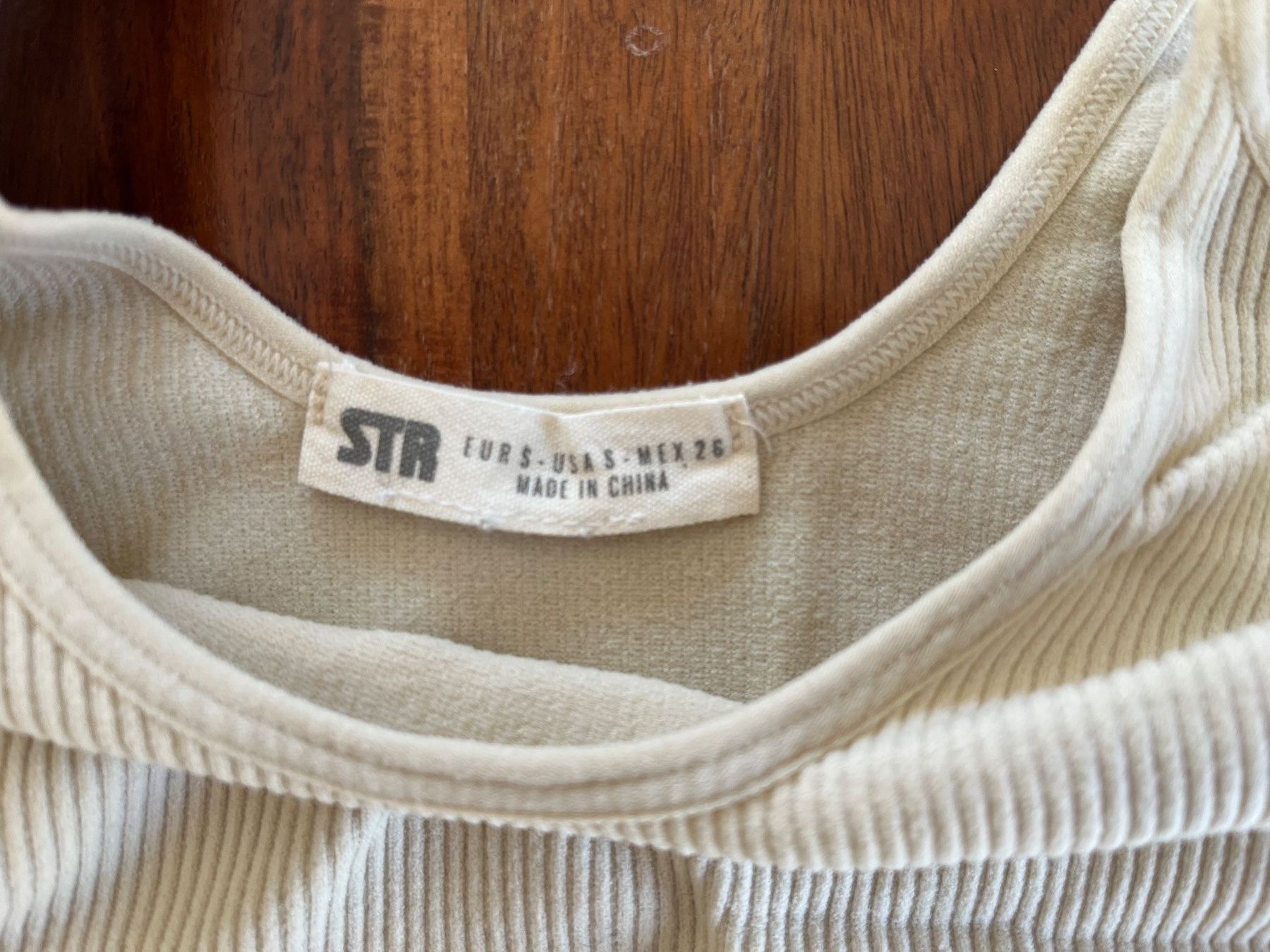 Stradivarius Tops: Pull asymétrique beige stradivarius – D'occasion à Cossonay-Ville par 021epi70 1