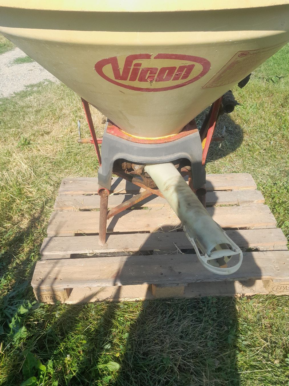 Vicon Düngerstreuer: Vicon Düngerstreuer 300kg – Gebraucht aus Buttisholz von celica1988 1