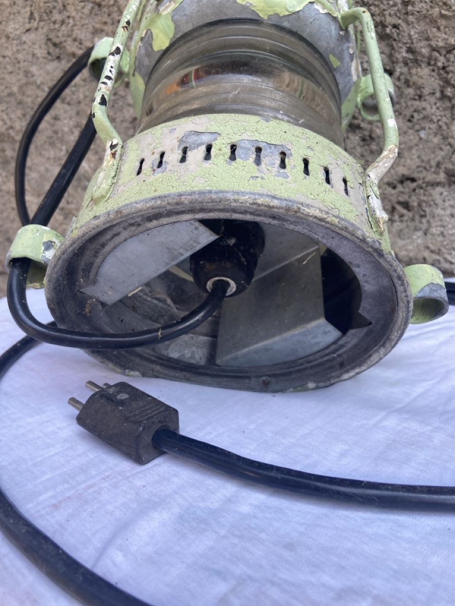 Lampade: Schiffs-Laterne alt, Lampe mit Stromkabel, leichte Gebrauchs – Usato da Brienz BE venduto da hey_z9vg 4