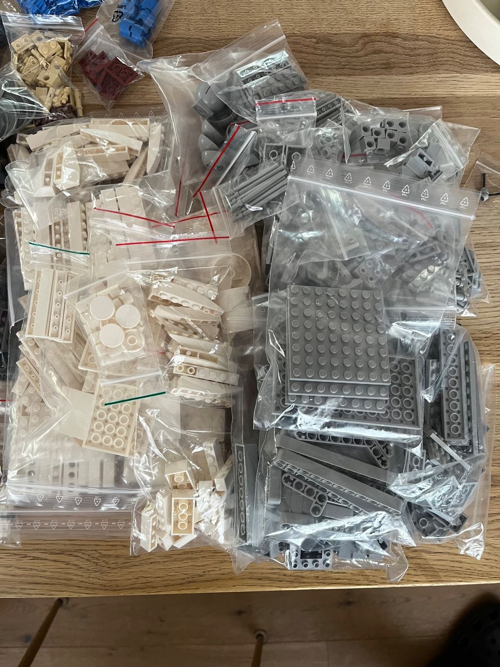 Lego Spielzeuge: Lego Star Wars Set 10195 Rep.Dropship mit AT-OT – Gebraucht aus Wimmis von Aluethi 3