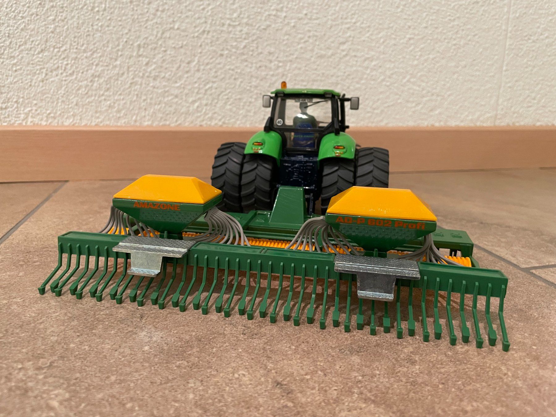 Deutz Traktoren: SIKU Deutz 210 Agrotron mit Amazone Säkombination – Neu und originalverpackt aus Kreuzlingen von Stefan1150 3