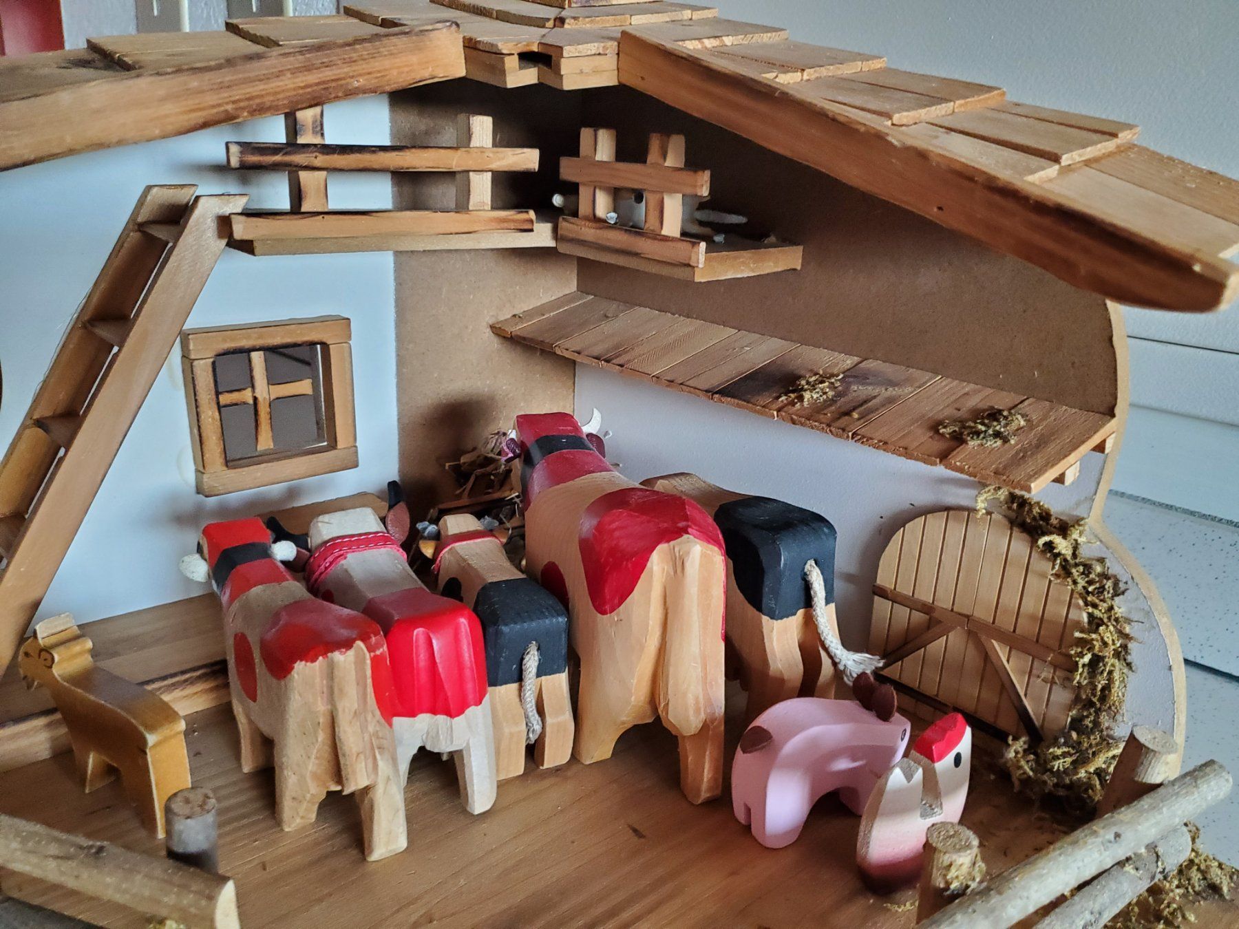 Giocattoli: Holzstall mit Tiere Figuren Handarbeit – Usato da Courtaman venduto da Silb 2