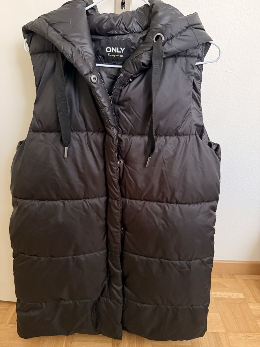 Only Gilet & Giacche senza maniche: Only Weste mit Kapuze  – Nuovo (secondo la descrizione) da Schaffhausen venduto da Lutka01