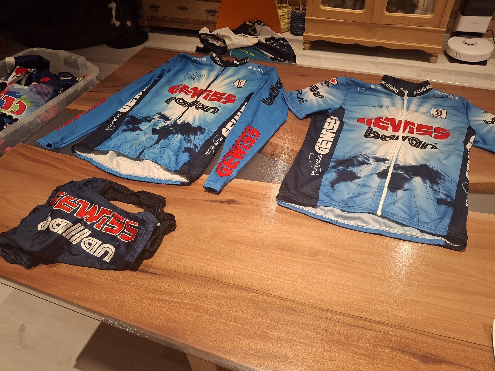 Maillots de corps & Pantalons: Velotrikot – D'occasion à Bennwil par Mdino99