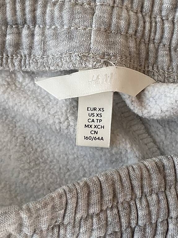 Pantaloni: H&M graue Trainerhose – Usato da Muri b. Bern venduto da sibube3000 2