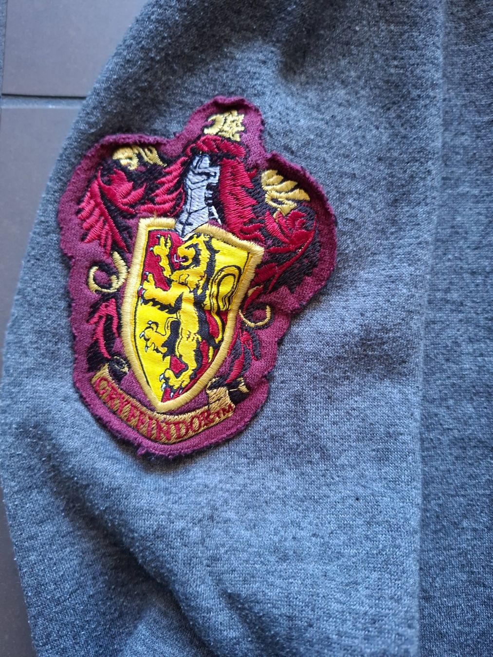 Maglioni & Felpe: Original Harry Potter Pullover Gryffindor grau Gr. 164-176 – Usato da Jona venduto da Loki40 3