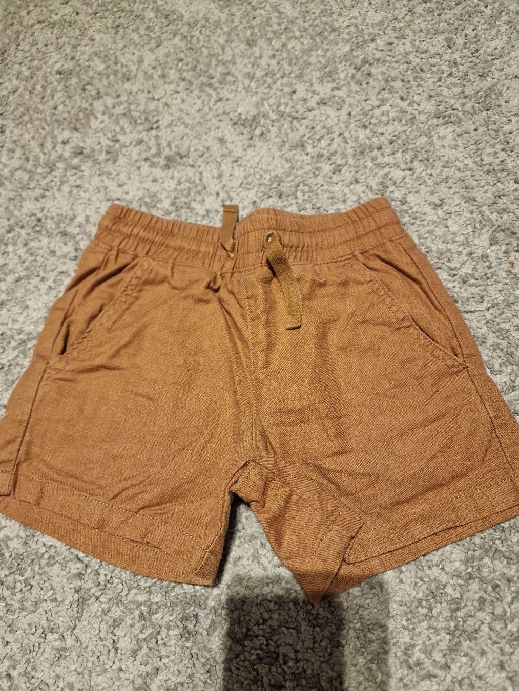 Lots de vêtements: Steiff Shorts Gr 104 – D'occasion à Basel par chingson