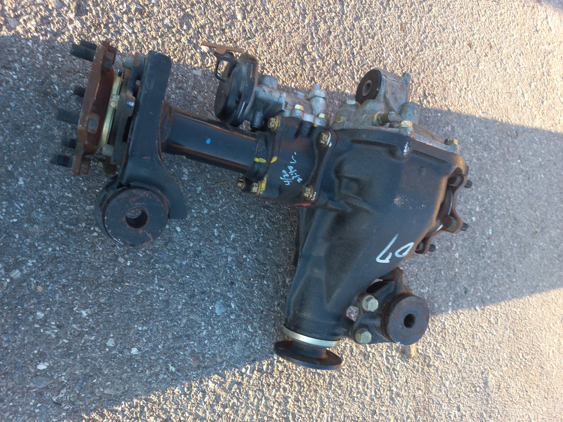 Toyota Tutti pezzi di ricambio auto: Pont avant Toyota hilux – Usato da Vuadens venduto da castellae05 3
