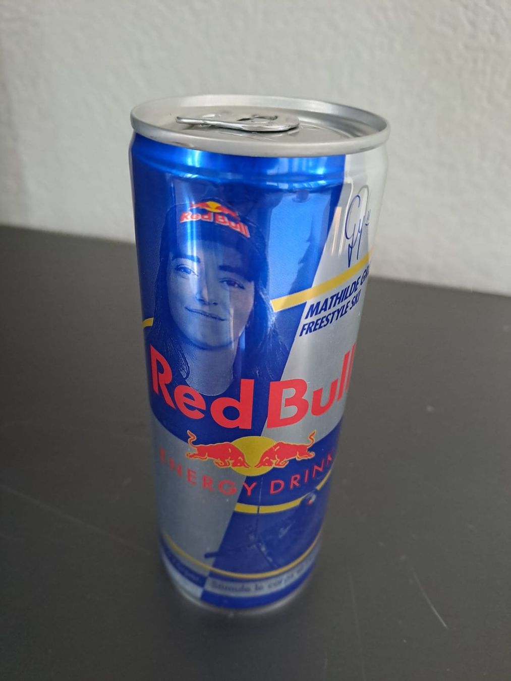 Contenitori & Simili: Red Bull Dose Limited Edition Mathilde Gremaud 250ml – Usato da Oberdorf BL venduto da padrino1979