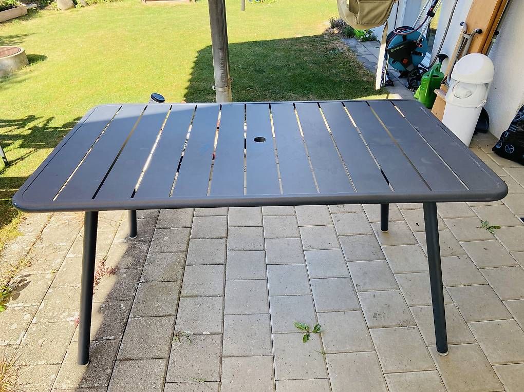 Set de table et chaises: Gartentisch & 4 Stühle von Fermob  – D'occasion à Feuerthalen par Conny_G 3