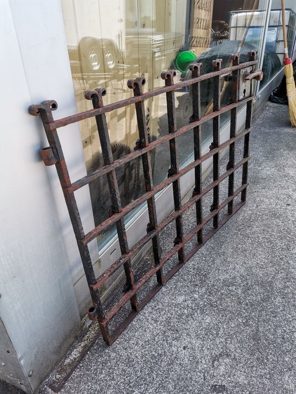 Porte: Altes Gartentor, Antikes Gartentor, Geschmiedetes Gartentor – Usato da Wiedlisbach venduto da materialkreislauf 9