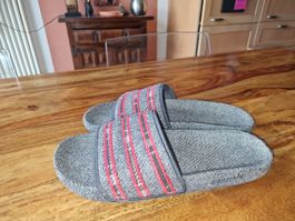 Adidas Badeschuhe GW0826 grau rot Grösse 44.5 neuwertig