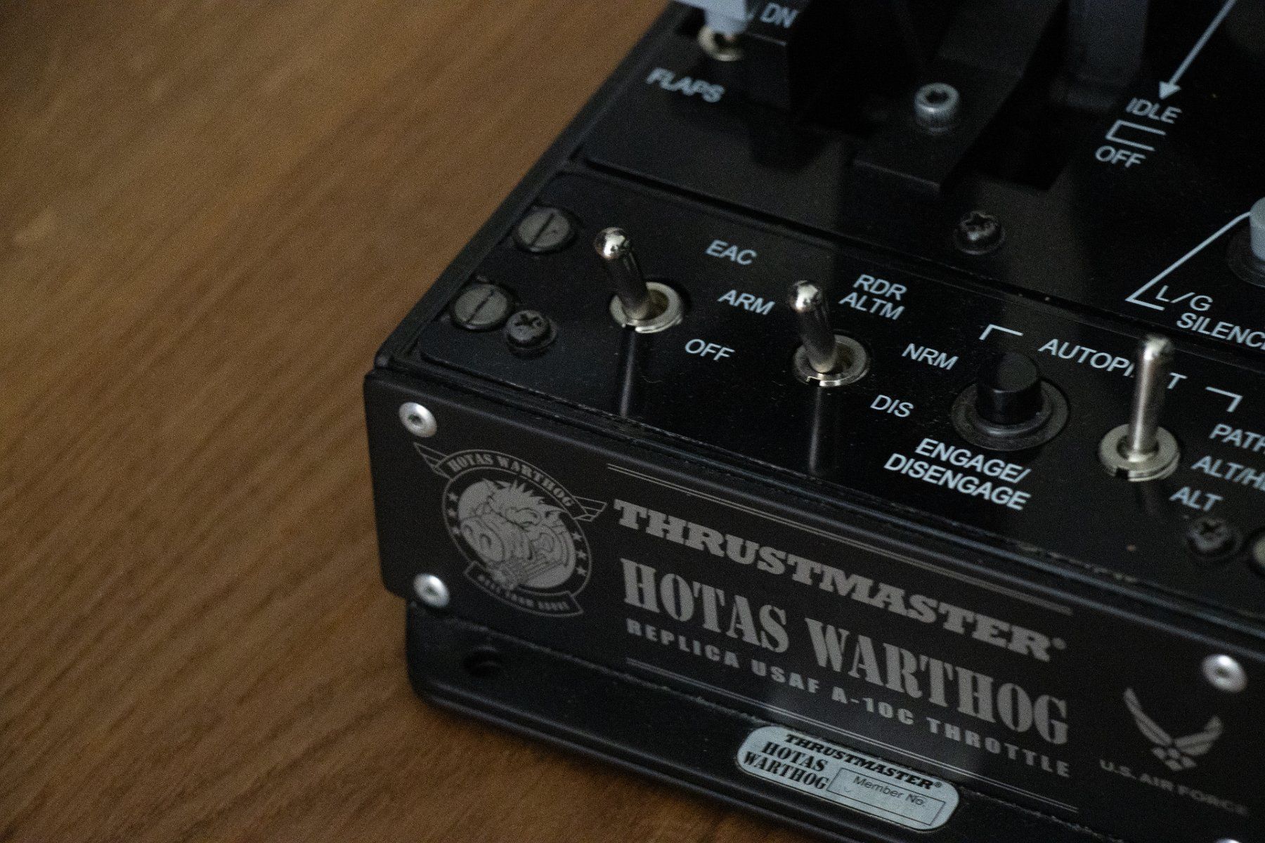 Thrustmaster Warthog HOTAS + Rudder + F/A-18 Flightstick (Gebraucht) in ...