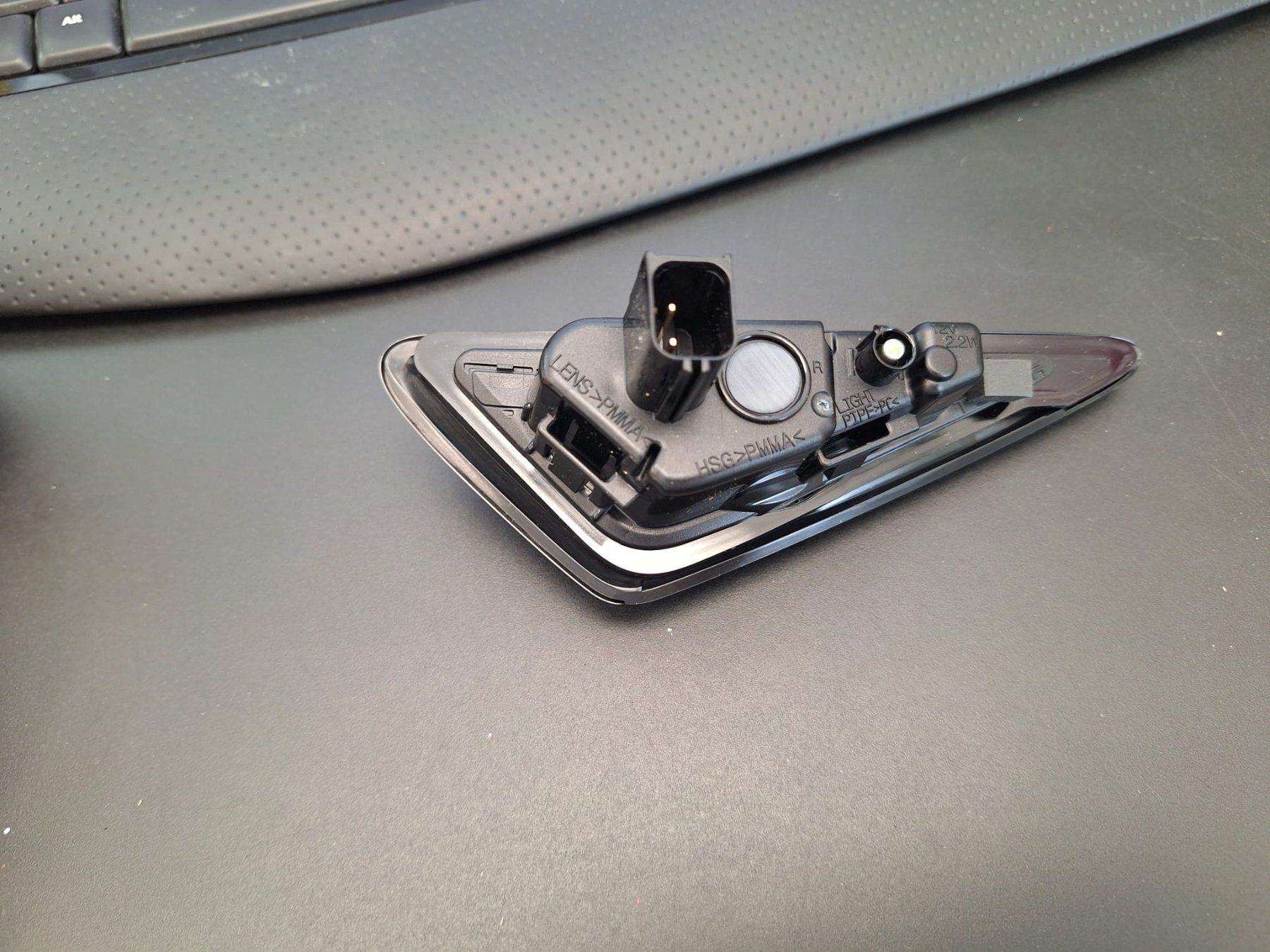 Tesla Tutti pezzi di ricambio auto: Blinker rechte Seite TESLA MODEL 3 – Usato da Kriens venduto da erco03 2