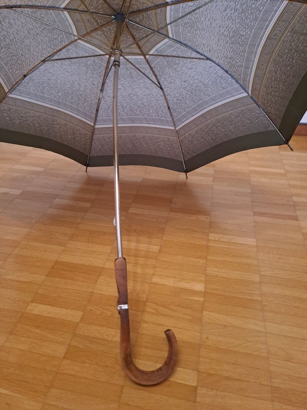 Regenschirme: Antiker Regenschirm Swissmade – Gebraucht aus Münchenbuchsee von lanereal 4