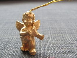 Deko Engel goldfarben mit Herz Anhänger klein