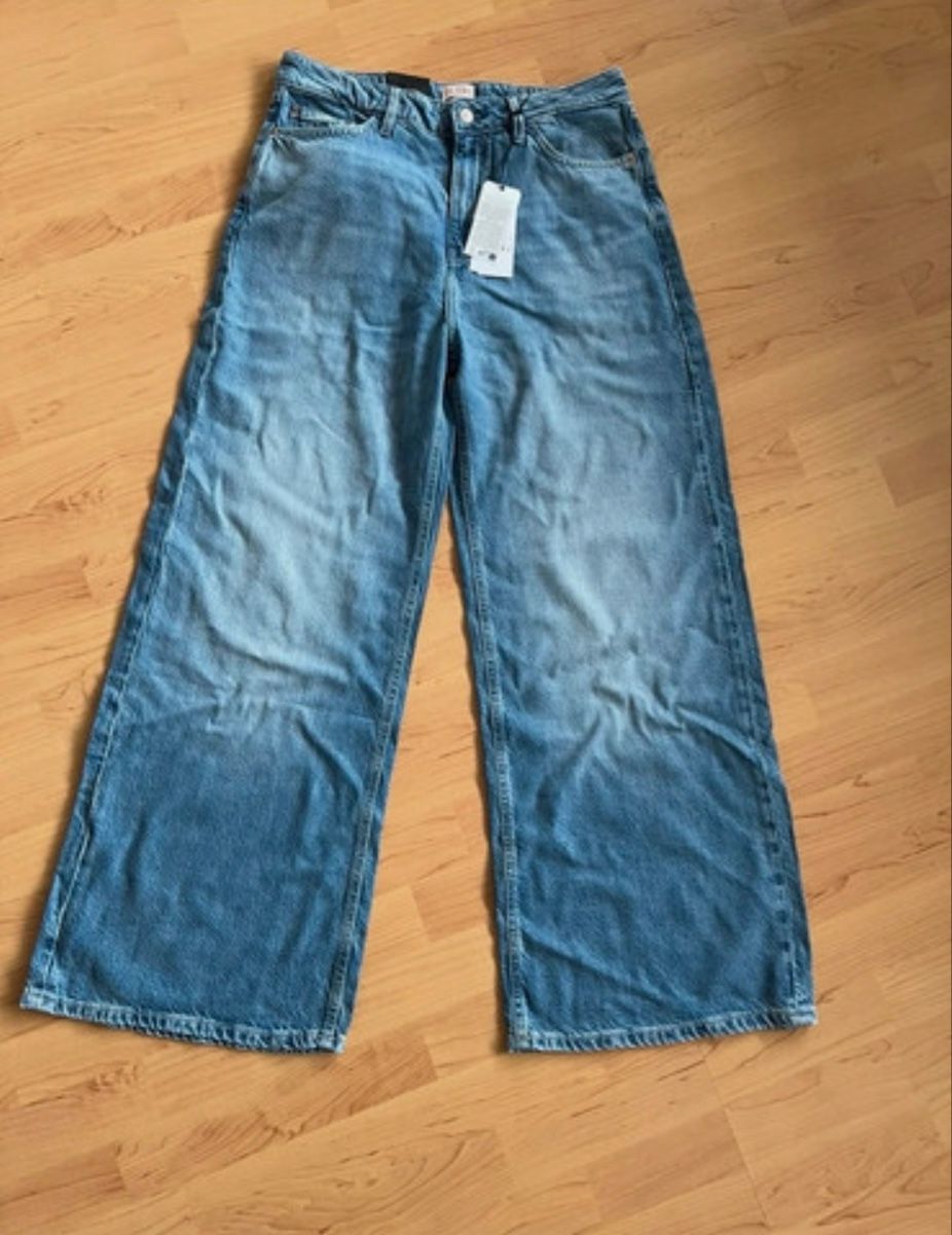 Guess Jeans: Guess Jeans D'Ode Flower Weit Grösse 28 neu – Neuf avec emballage d'origine à Neuhausen par elj_wwv7 1