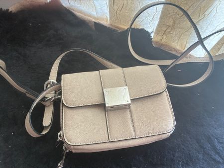 Kleine Portemonnaie Tasche in beige
