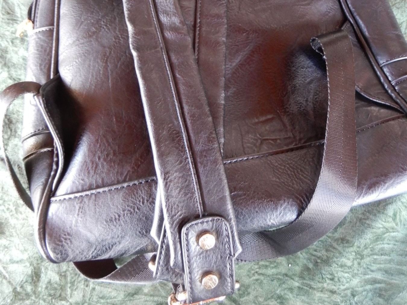 Zaini: KLEINER SCHWARZER RUCKSACK ( HANDTASCHE ) – Usato da Huttwil venduto da Kunterbuntli 4