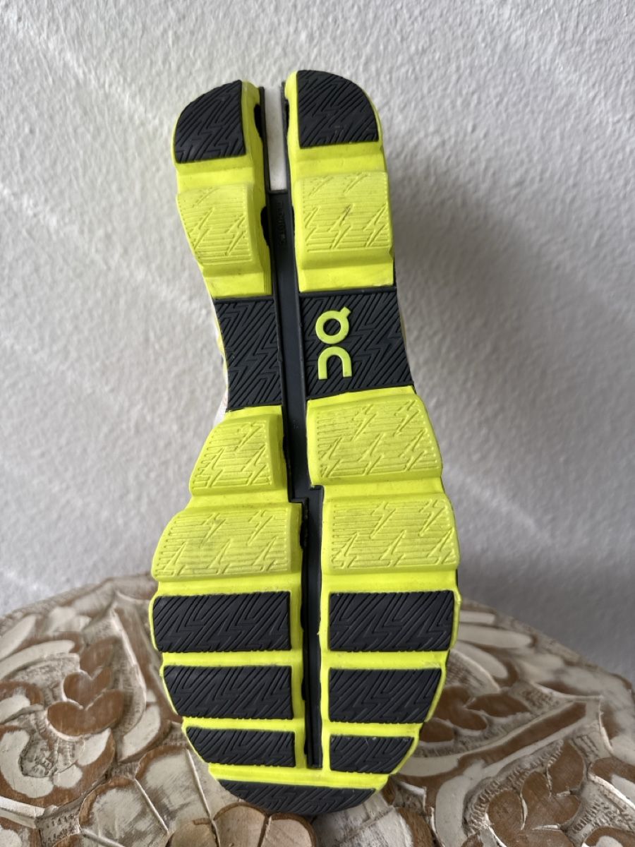 On Herrenschuhe: On Laufschuhe Cloudflash weiss/gelb Grösse 44  – Gebraucht aus Zürich von sha_vw65 7