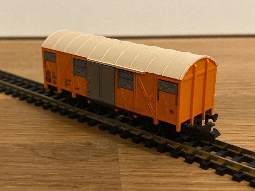 Fleischmann Modellini di ferrovie: Fleischmann 8331 Gedeckter Güterwagen – Nuovo (secondo la descrizione) da Schlierbach venduto da Look8 1