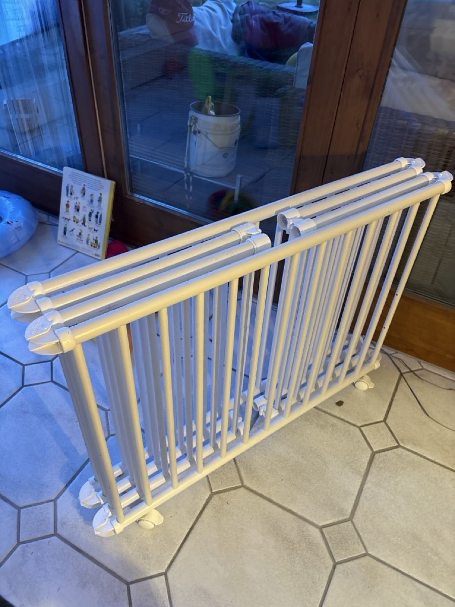 Box & Barriere di sicurezza: Laufgitter weiss mit Bodenschutzmatte gebraucht – Usato da Rapperswil BE venduto da Sirsteve0 2