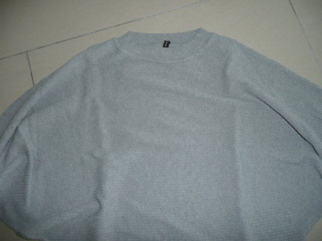 Lots de vêtements: Hose schwarz / Pullover grau Kleiderset – D'occasion à Zug par falama 3