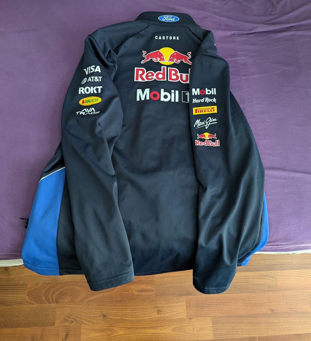Red Bull Giacche: Red Bull Racing 2026 Softshell Jacke – Usato da Winterthur venduto da ric_jp7p 3