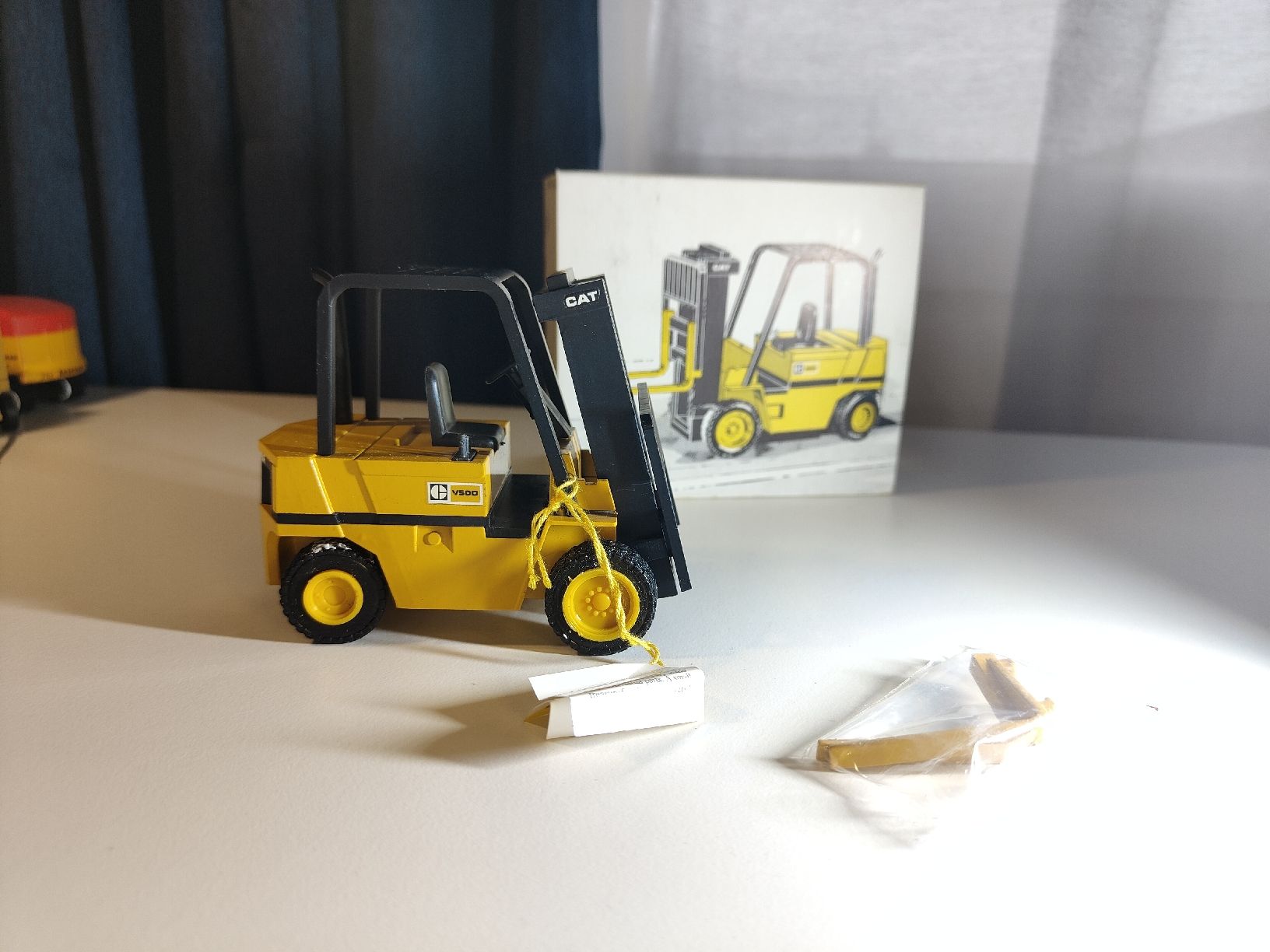 Caterpillar Kit di modellismo & Modellini statici: Modell NZG Cat V 50 D Stapler West Germany – Nuovo (secondo la descrizione) da Ehrendingen venduto da Axe31