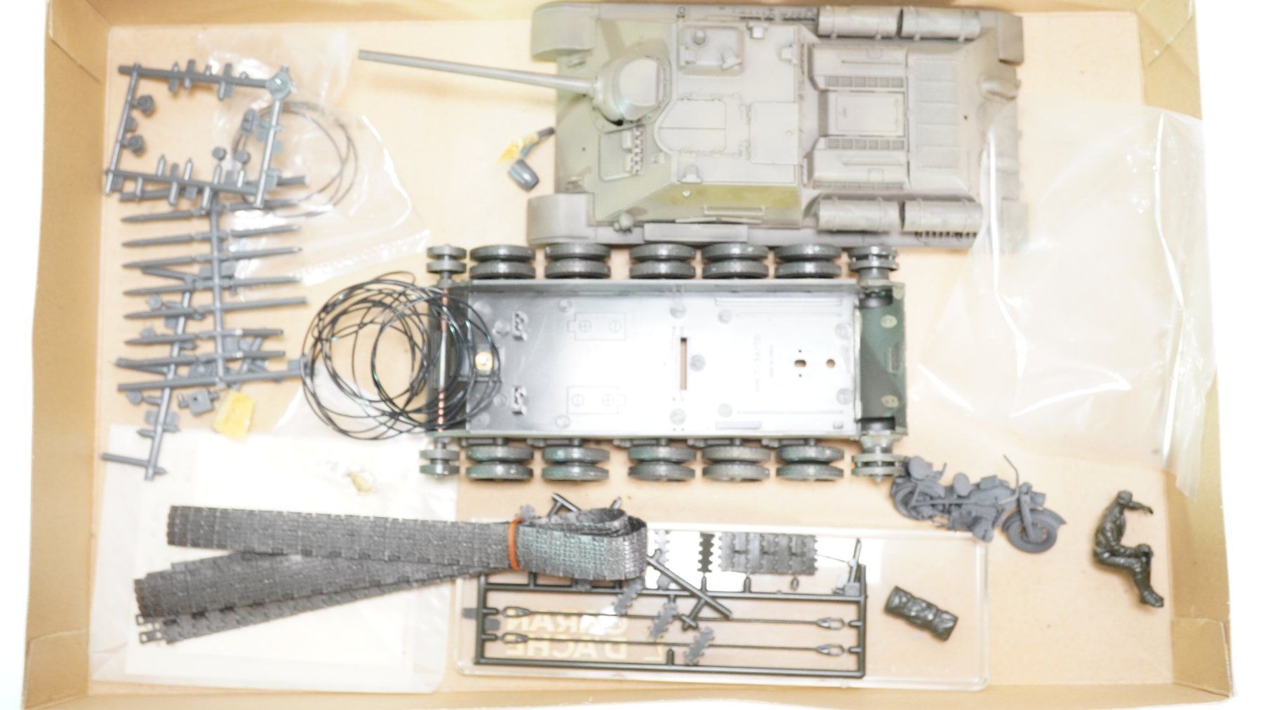 Kit di modellismo & Modellini statici: e55 ca 1:35 Panzerteile, Ketten, Chassis etc | Bastelware – Usato da Thun venduto da evinka_gmbh 8