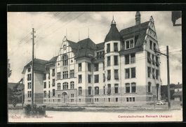 Reinach, Centralschulhaus im Sonnenschei