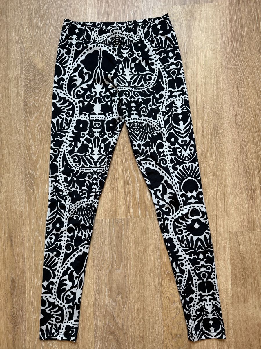 H&M Leggings: Legging noir/blanc H&M, t.36/S – Usato da Tavannes venduto da Thriftshop