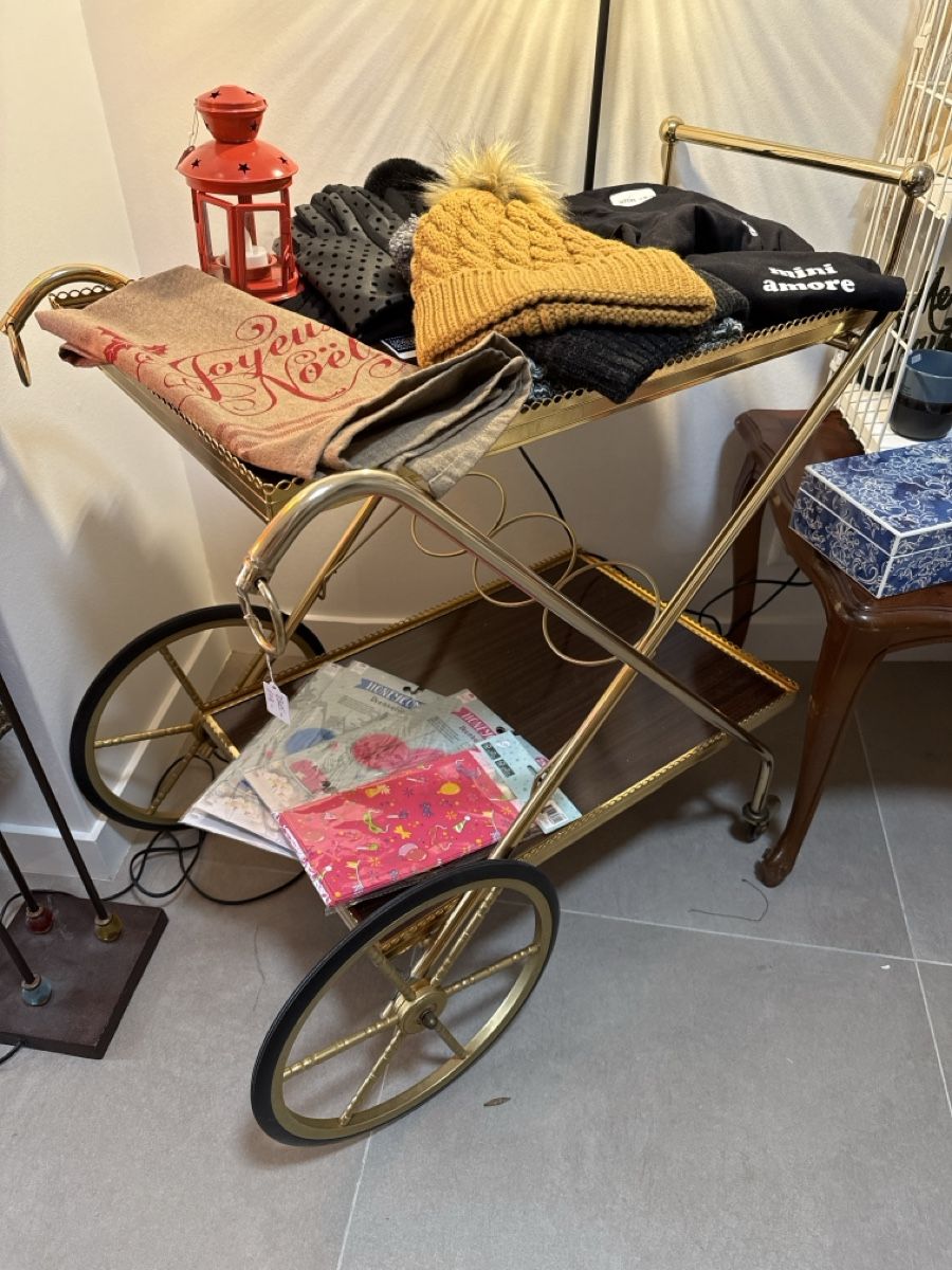 Tavoli: Jolie desserte/ service boy brun et doré – Usato da Crassier venduto da GGblue23515 4