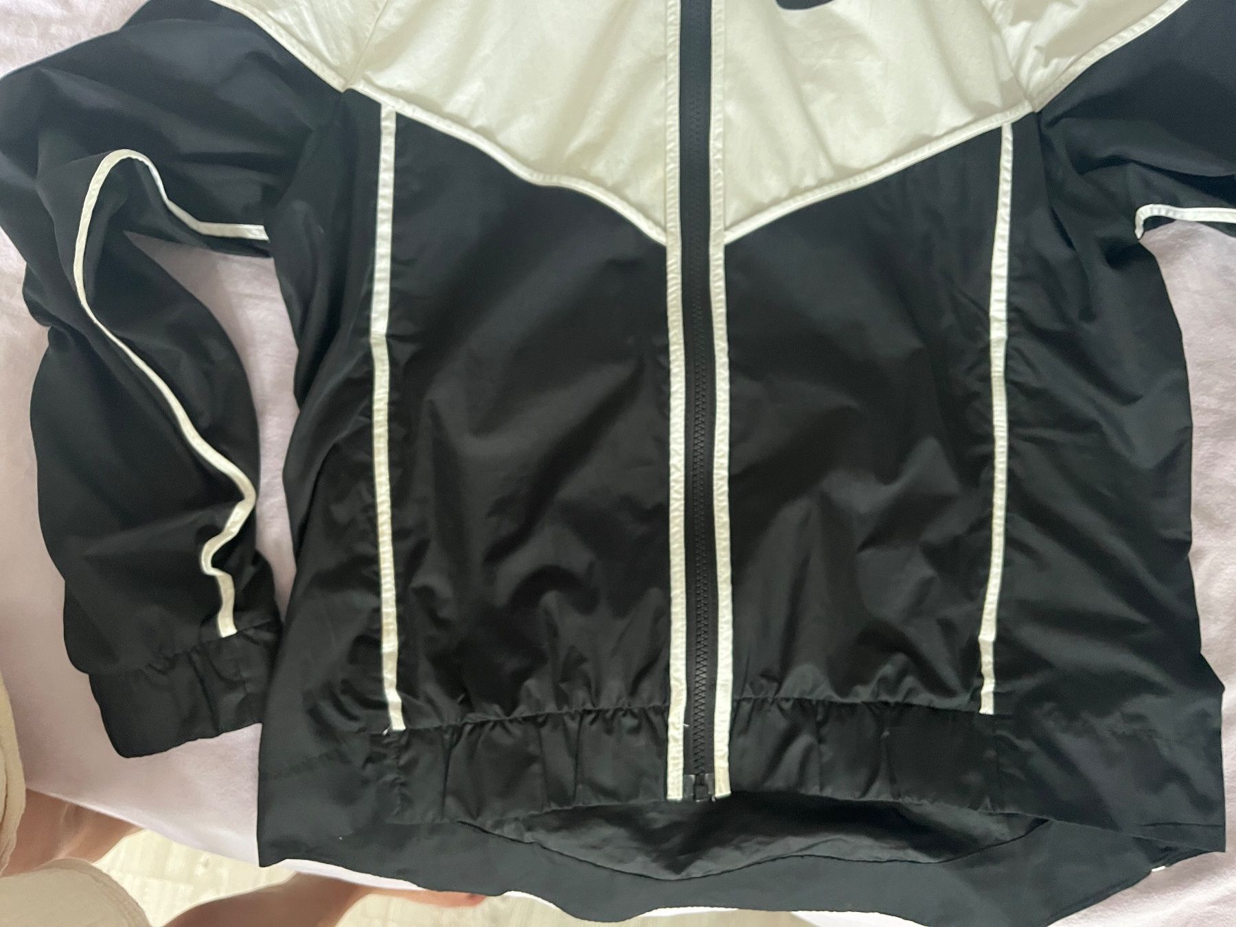 Nike Giacche: Veste coupe-vent Nike noir et blanc – Usato da Court venduto da Style_ambre 4