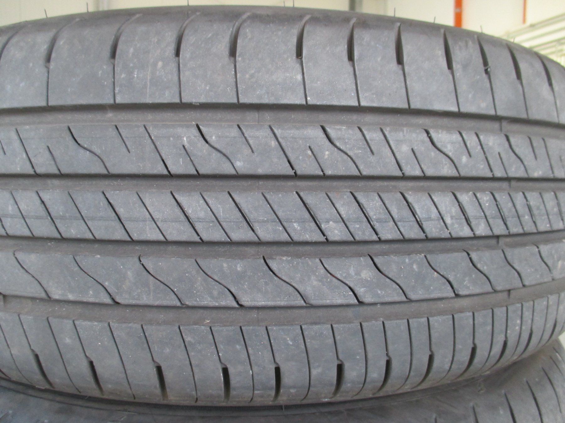 Goodyear Pneumatici & Ruote complete: Goodyear EfficientGrip 2 SUV 225/55R18 gebraucht – Usato da Uster venduto da Malefitz 5