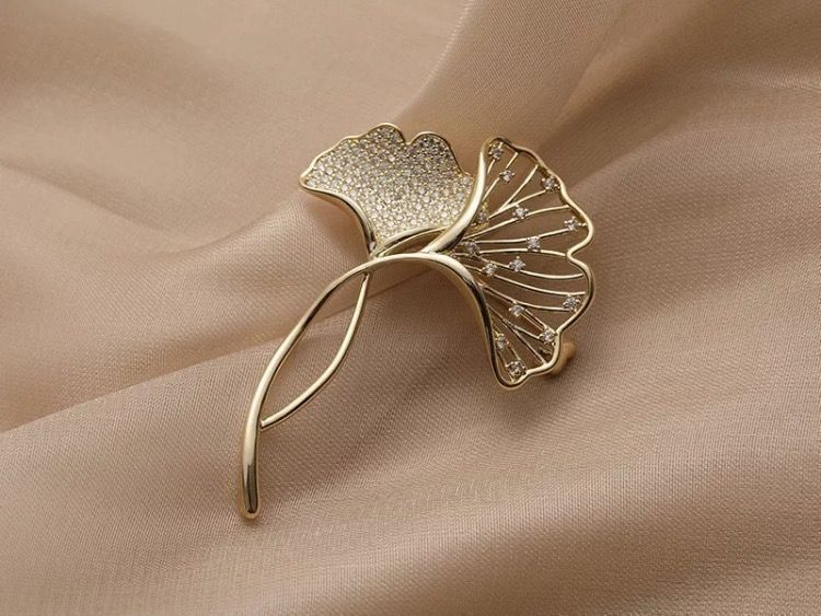 Spille & Fermagli: Brosche Ginkgo, Nr.35 – Nuovo e nell'imballaggio originale da Gams venduto da Mariawicca 2