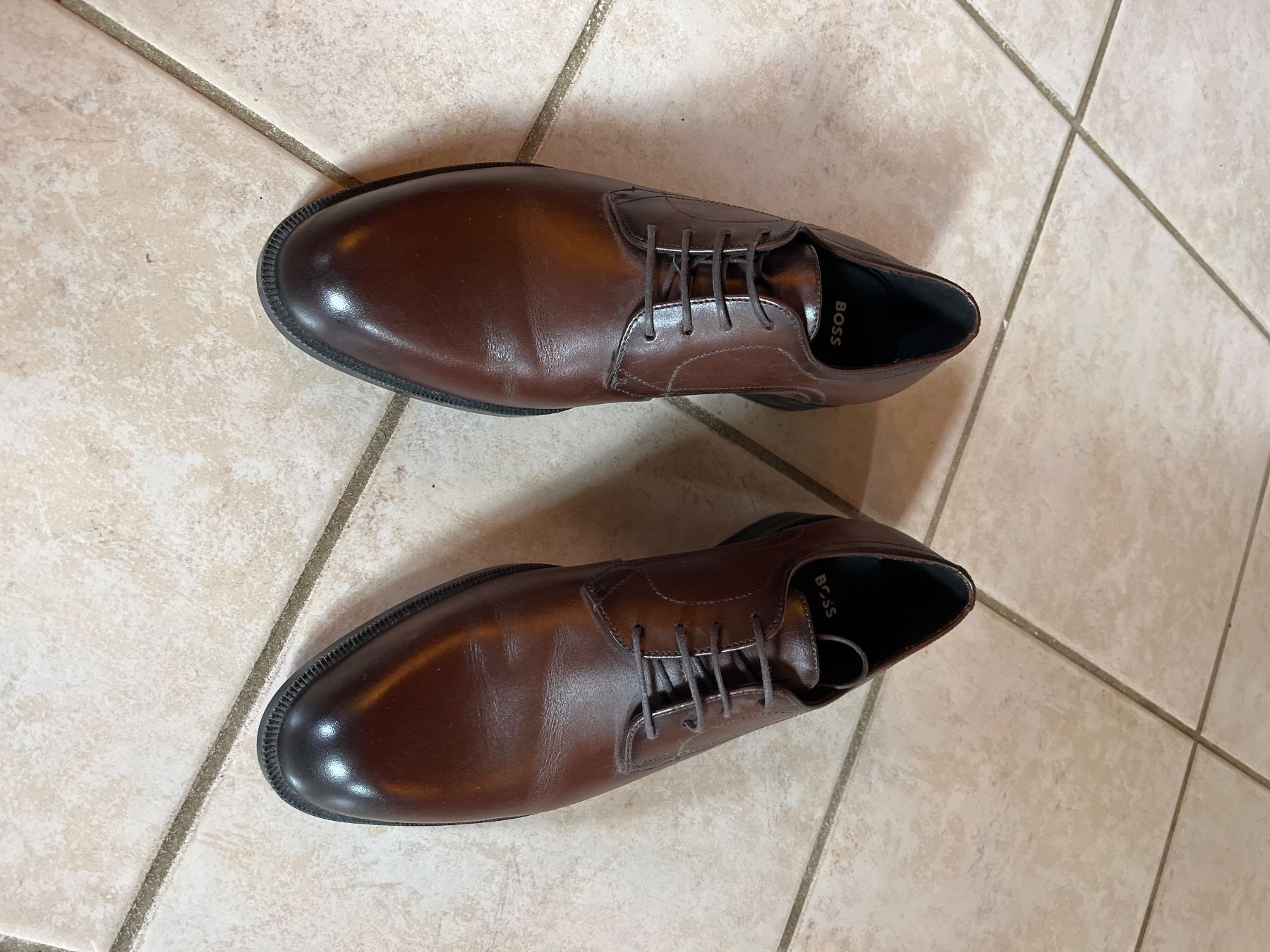 Scarpe da uomo: Derbies BOSS dark brown taille 42 – Usato da Château d'Oex venduto da cla_7tch