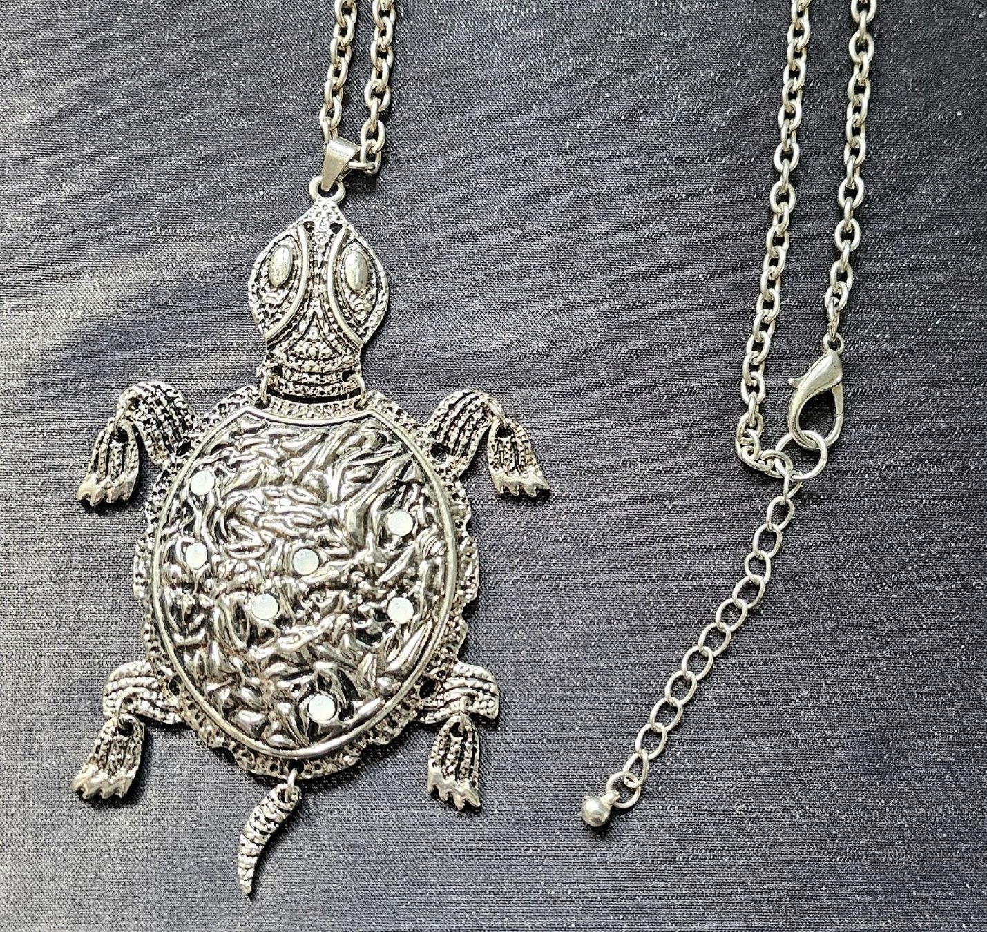 Catenine: Schöne Schildkröten Halskette mit Schmucksteinen – Usato da Wangen b. Olten venduto da ErikaK06 1