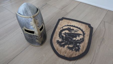 Kinder Ritterhelm Visier & Schild aus Holz Mittelalter Set