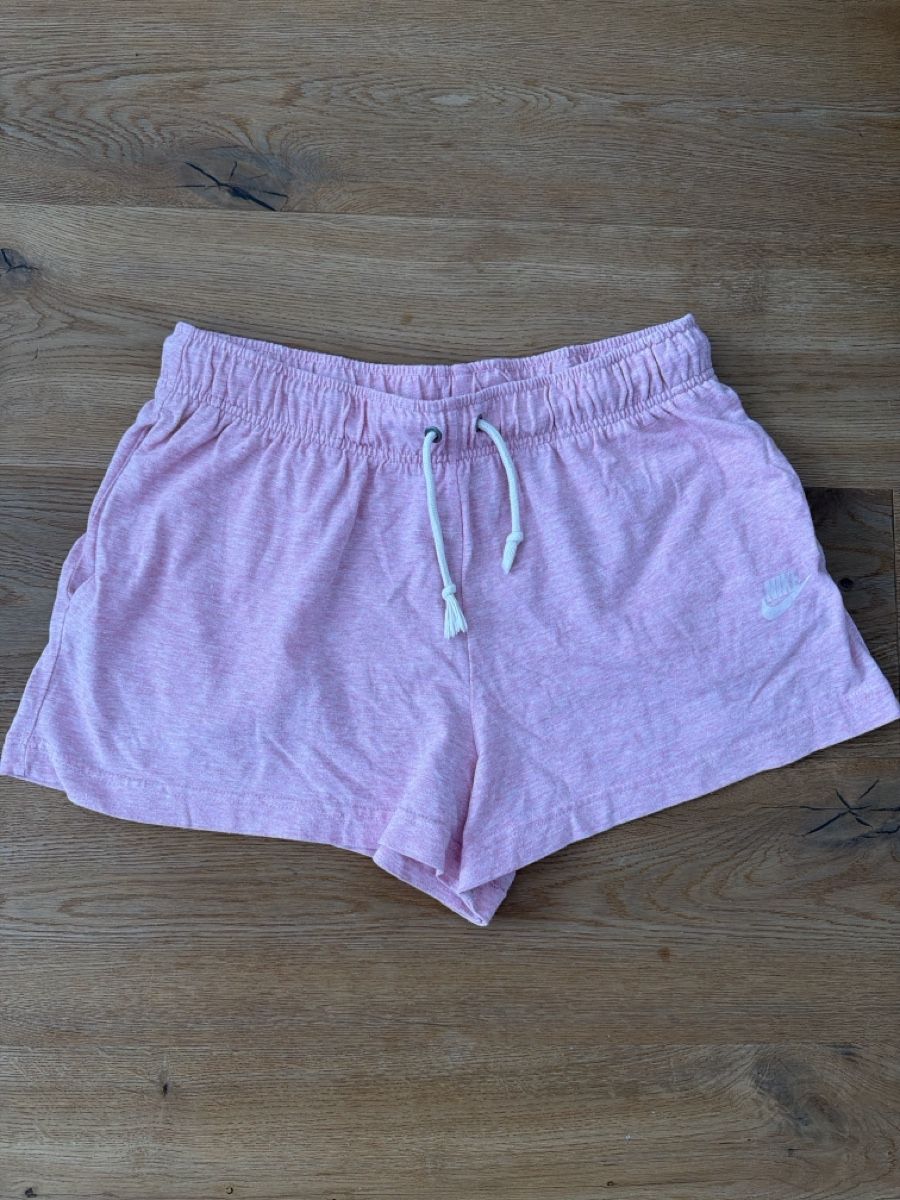 Nike Hosen: Shorts Nike – Gebraucht aus Davos Platz von boom62