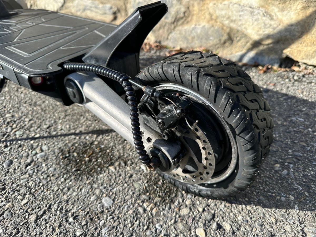 VMAX Kickboard: V-Max R55 Limited Edition E-scooter (Nr.59-500) – Usato da Haldenstein venduto da Gigathlon4 4