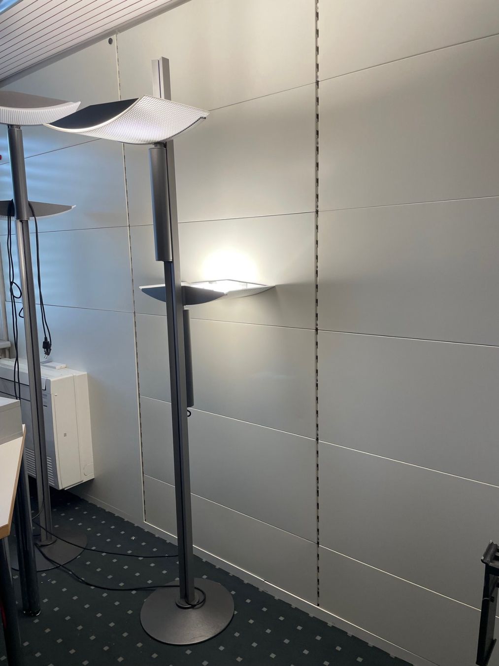 Lampade: 1 Büro - Stehlampe  Metall/Grau – Usato da Frenkendorf venduto da pivot02